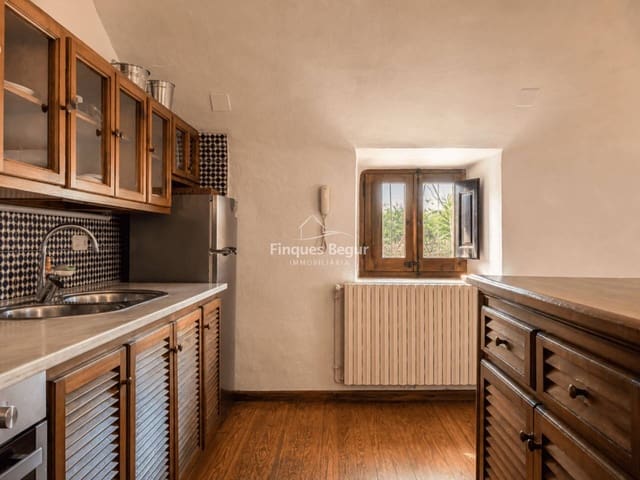 2 sypialnia Finka/Dom wiejski na sprzedaż w Mont-ras z garażem - 745 000 € (Ref: 9337317)