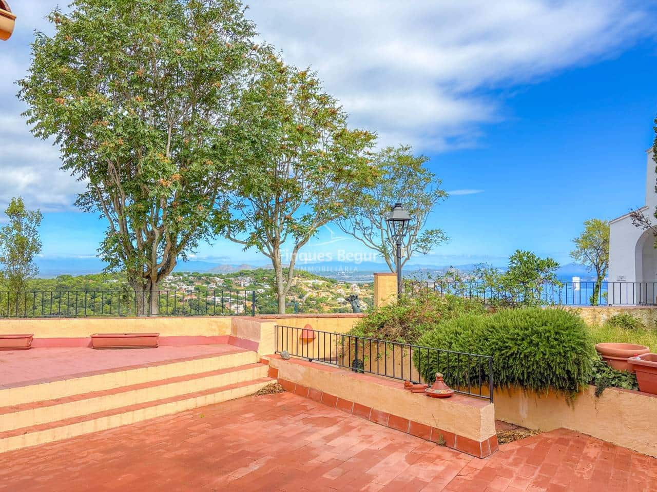 5 bedroom Villa for sale in Begur with garage - € 1,000,000 (Ref: 9379537)