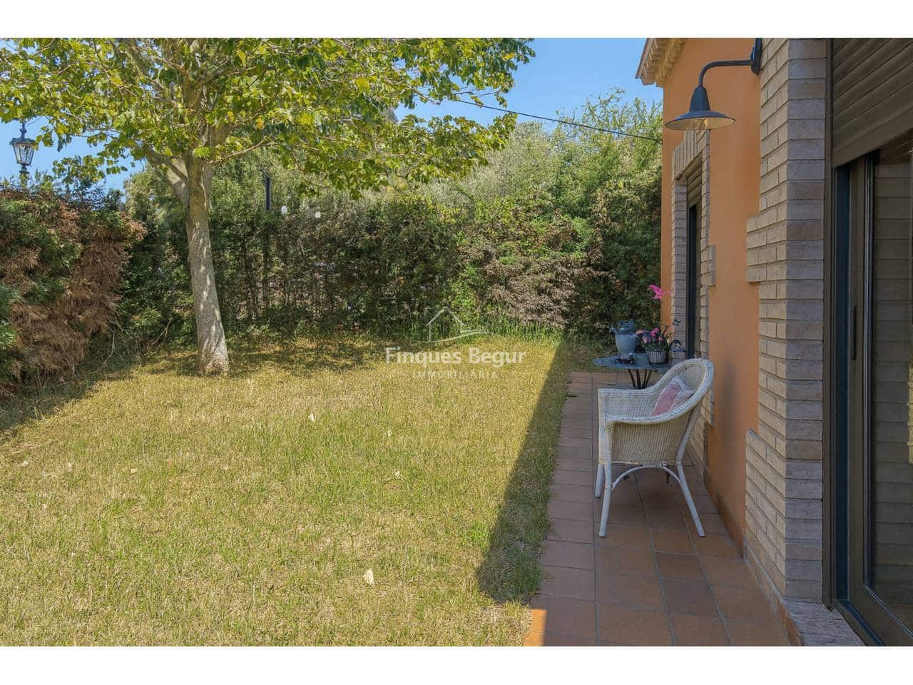 5 soveværelse Semi-Rækkehus til salg i Mont-ras med garage - € 540.000 (Ref: 9393256)