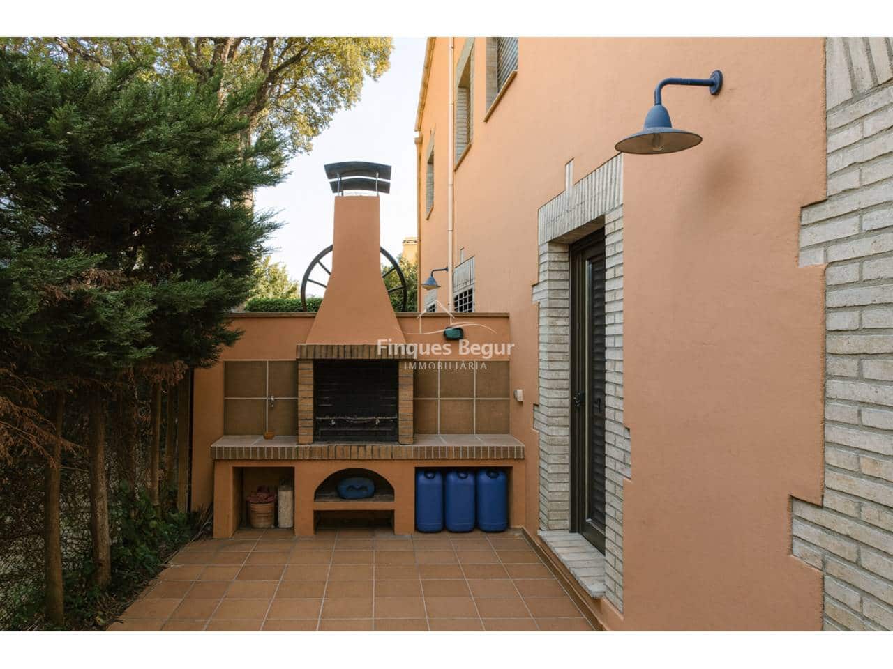 5 soveværelse Semi-Rækkehus til salg i Mont-ras med garage - € 540.000 (Ref: 9393256)