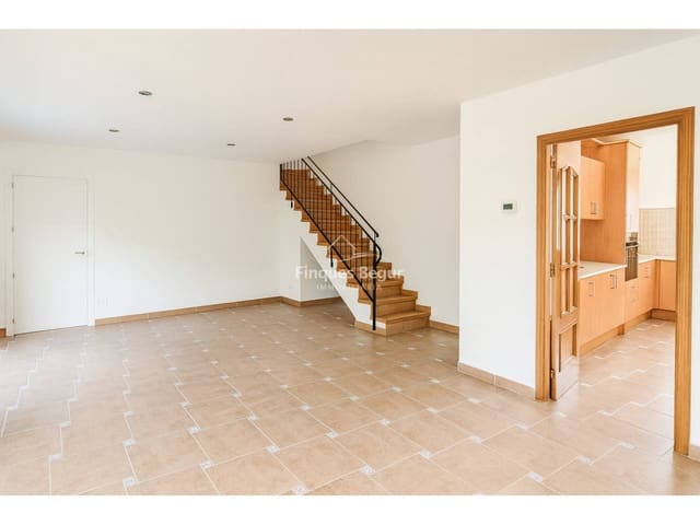 5 bedroom Semi-detached Villa for sale in Mont-ras with garage - € 540,000 (Ref: 9393256)