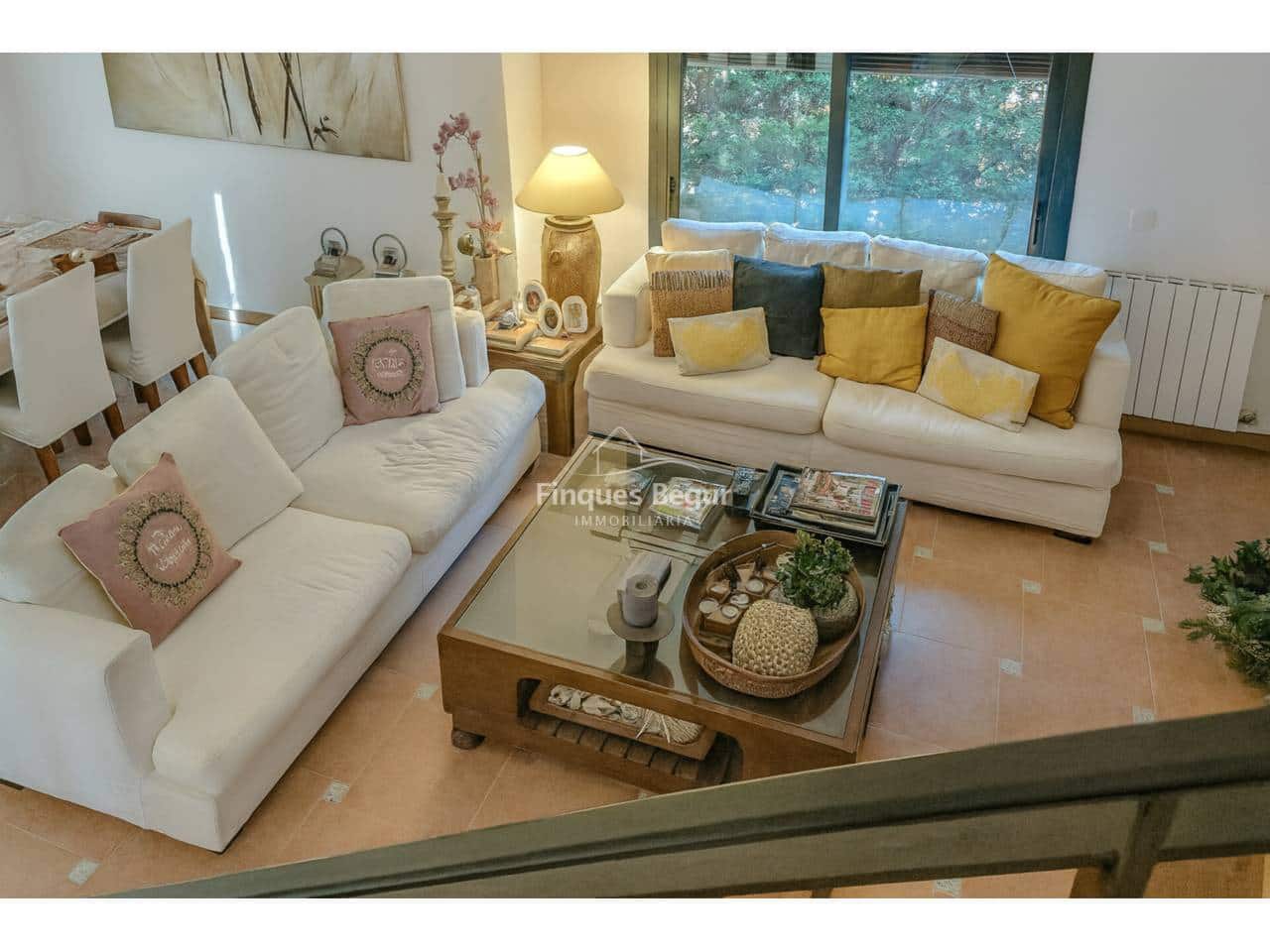 5 soveværelse Semi-Rækkehus til salg i Mont-ras med garage - € 540.000 (Ref: 9393256)