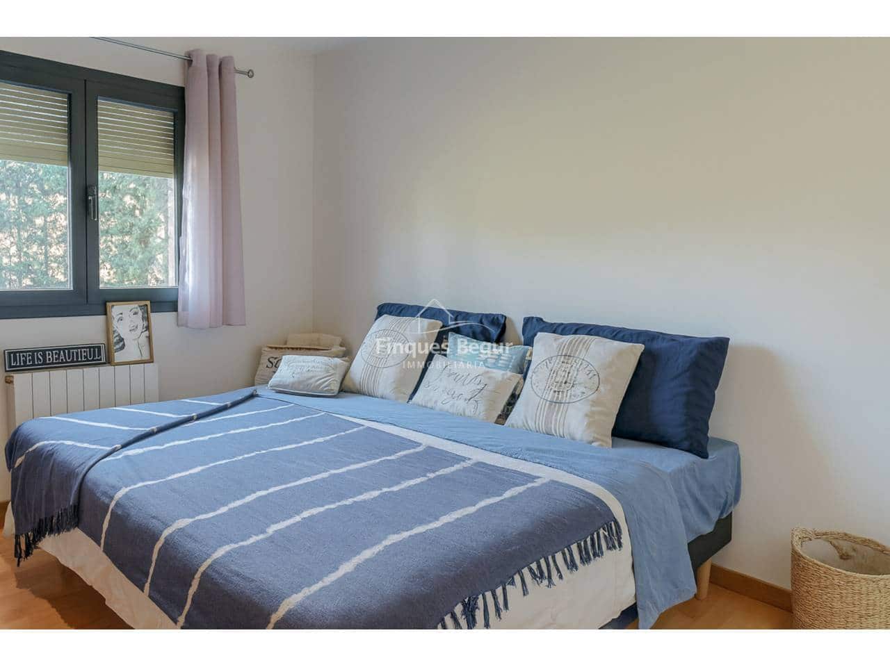 5 soveværelse Semi-Rækkehus til salg i Mont-ras med garage - € 540.000 (Ref: 9393256)