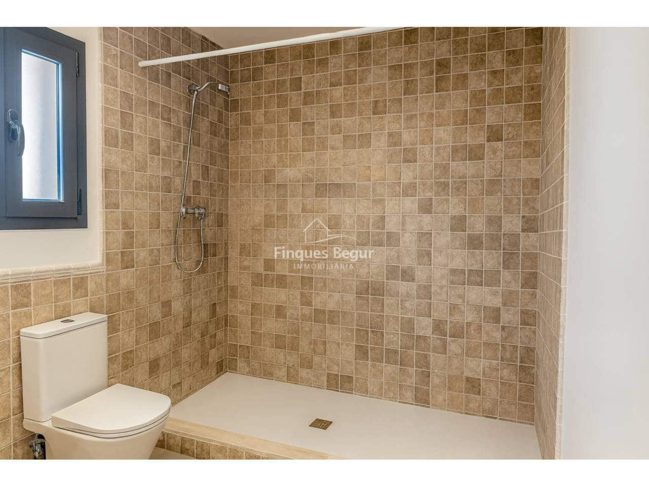 5 soveværelse Semi-Rækkehus til salg i Mont-ras med garage - € 540.000 (Ref: 9393256)