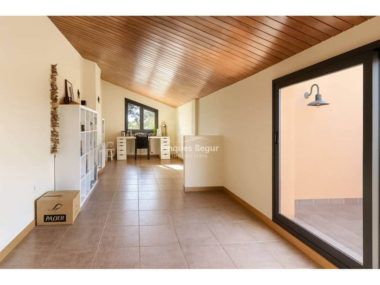 5 soveværelse Semi-Rækkehus til salg i Mont-ras med garage - € 540.000 (Ref: 9393256)