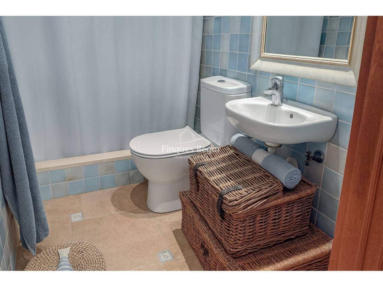 5 soveværelse Semi-Rækkehus til salg i Mont-ras med garage - € 540.000 (Ref: 9393256)