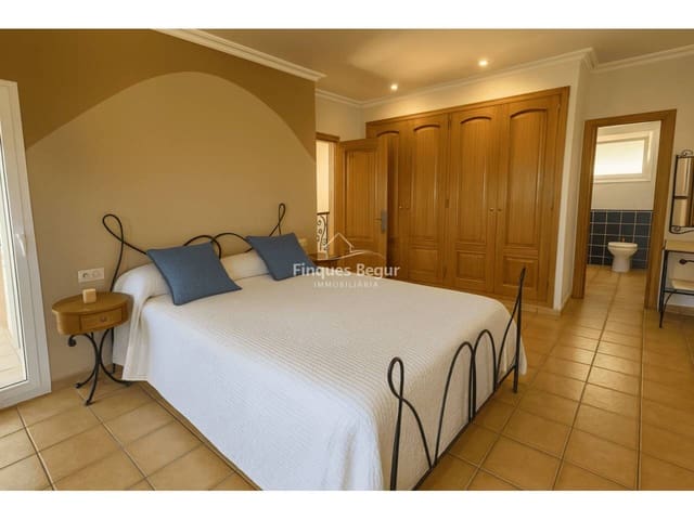 4 bedroom Villa for sale in Begur with pool garage - € 650,000 (Ref: 9415481)