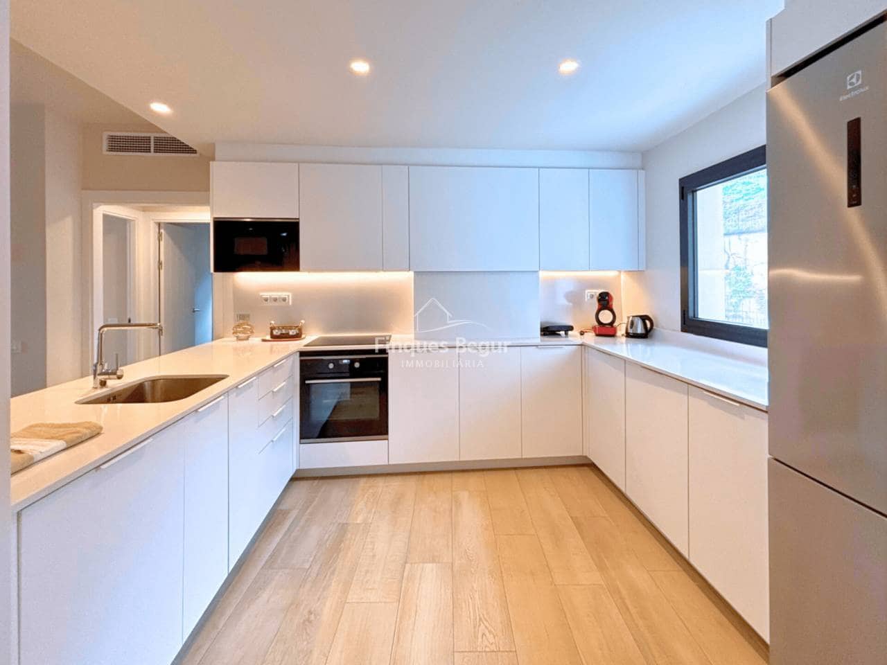 2 bedroom Flat for sale in Begur with pool garage - € 630,000 (Ref: 9448714)