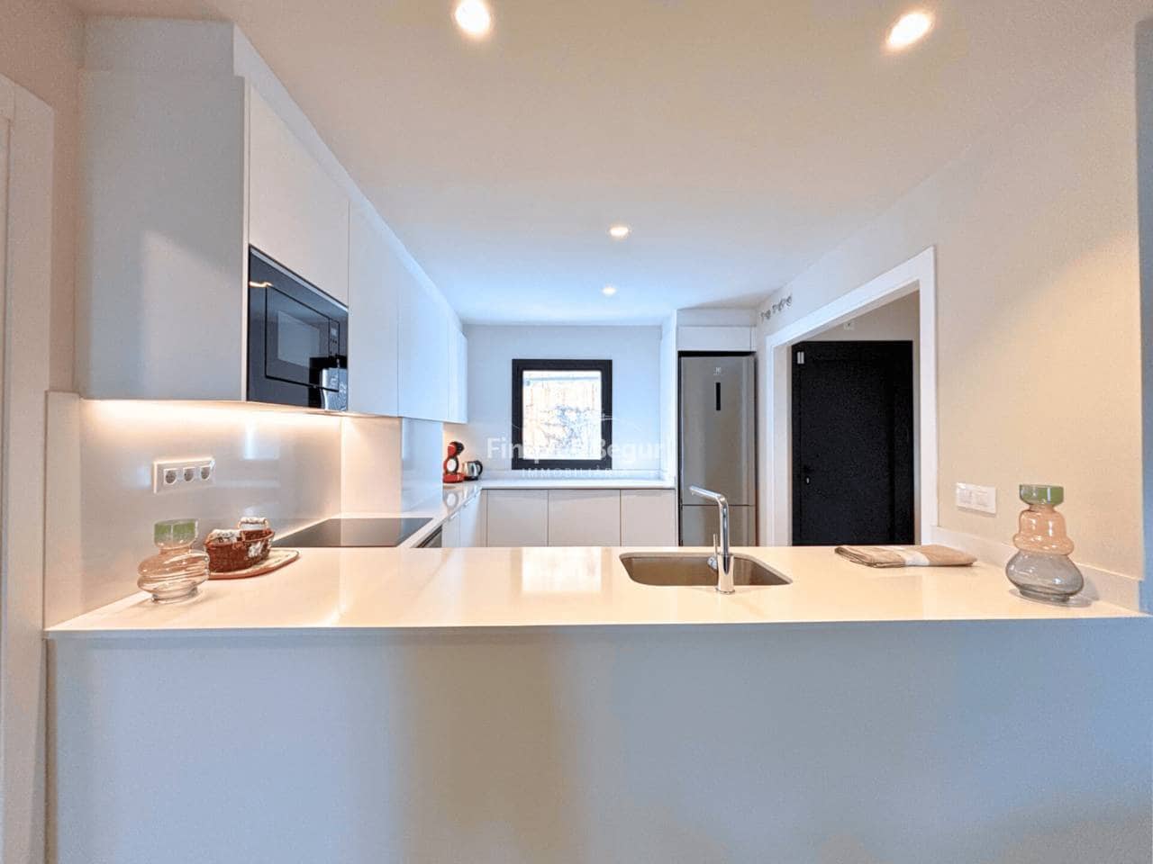 2 bedroom Flat for sale in Begur with pool garage - € 630,000 (Ref: 9448714)