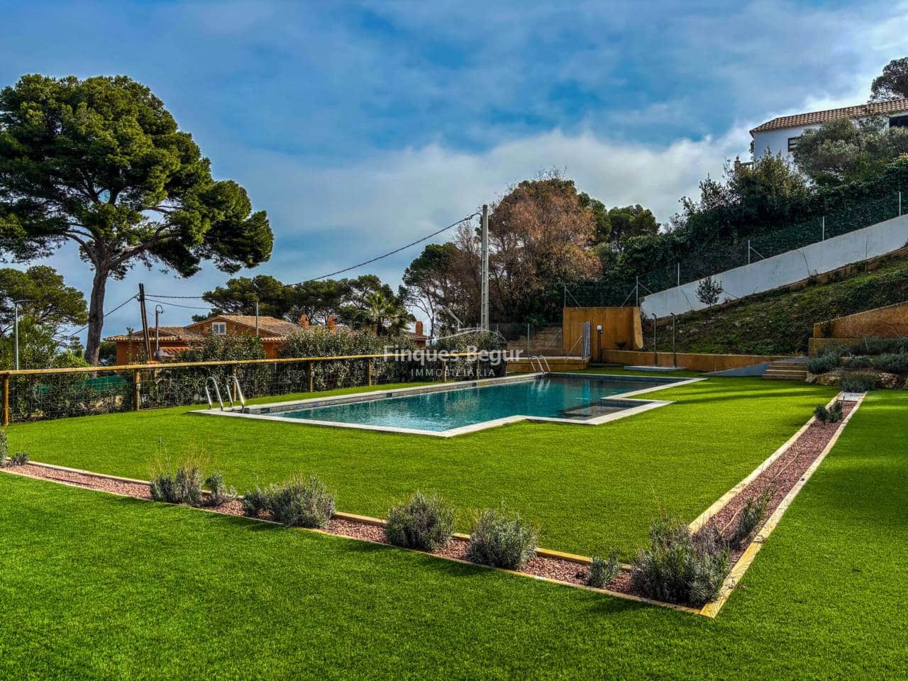 2 bedroom Flat for sale in Begur with pool garage - € 630,000 (Ref: 9448714)