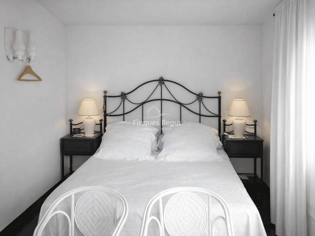 4 bedroom Flat for sale in Palafrugell with pool - € 610,000 (Ref: 9610700)