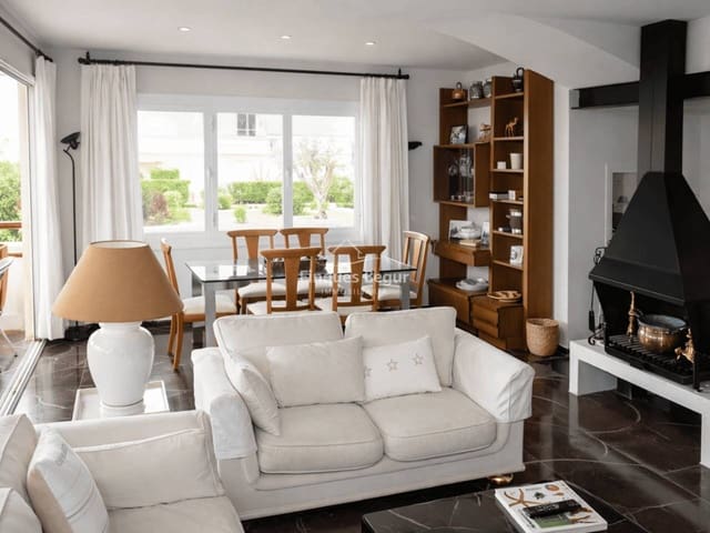 4 bedroom Flat for sale in Palafrugell with pool - € 610,000 (Ref: 9610700)