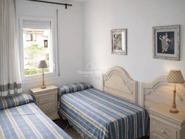 4 bedroom Flat for sale in Palafrugell with pool - € 610,000 (Ref: 9610700)