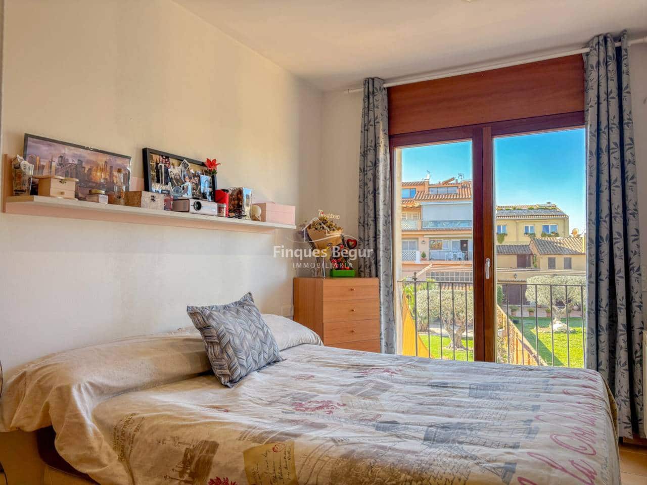 4 bedroom Townhouse for sale in Palafrugell with garage - € 435,000 (Ref: 9660757)