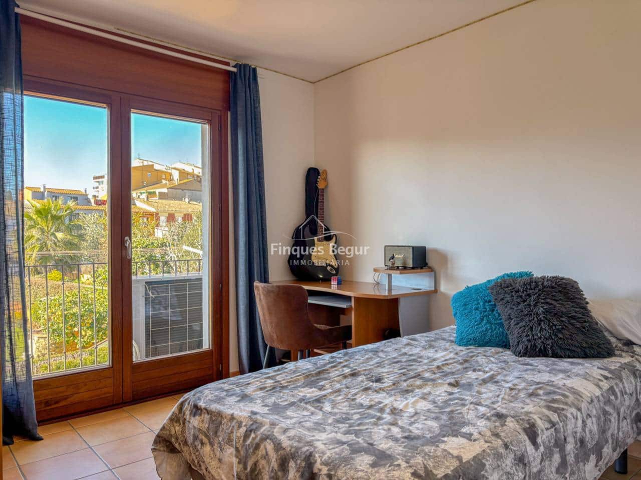 4 bedroom Townhouse for sale in Palafrugell with garage - € 435,000 (Ref: 9660757)