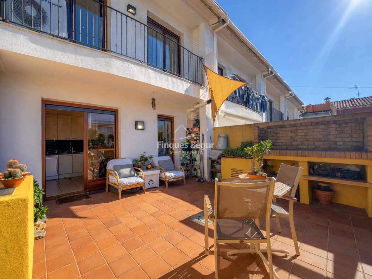 4 bedroom Townhouse for sale in Palafrugell with garage - € 435,000 (Ref: 9660757)