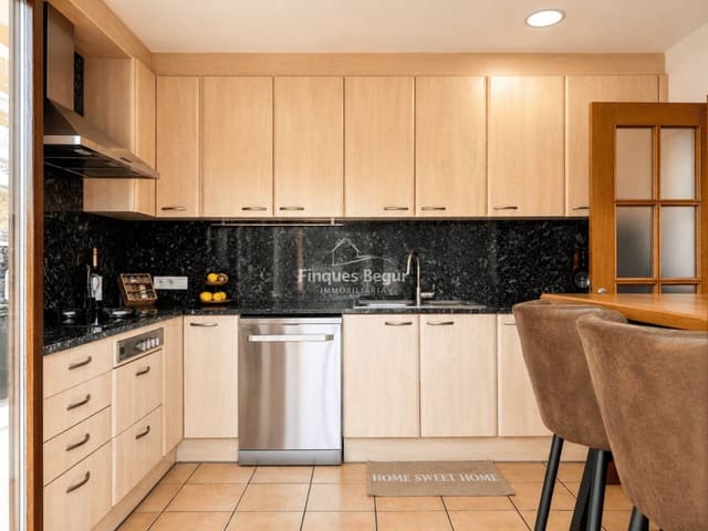 Casa de 4 habitaciones en Palafrugell en venta con garaje - 375.000 € (Ref: 9660757)