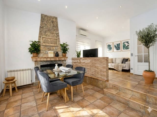 4 bedroom Villa for sale in Begur with pool garage - € 650,000 (Ref: 9669783)