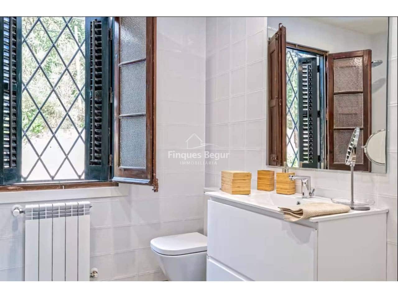 8 bedroom Villa for sale in Tamariu with pool garage - € 9,500,000 (Ref: 9694603)