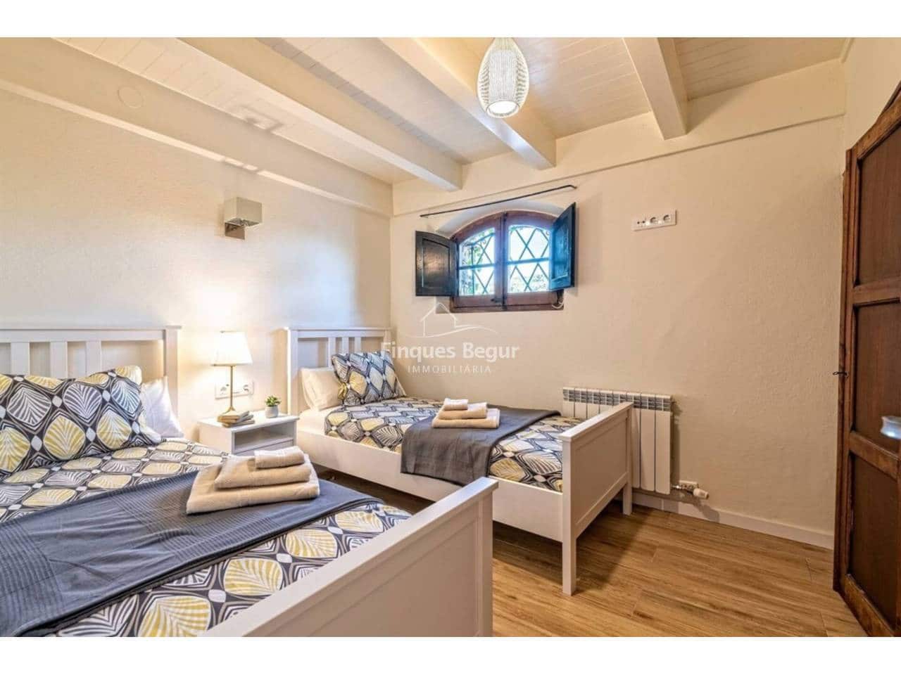 8 bedroom Villa for sale in Tamariu with pool garage - € 9,500,000 (Ref: 9694603)