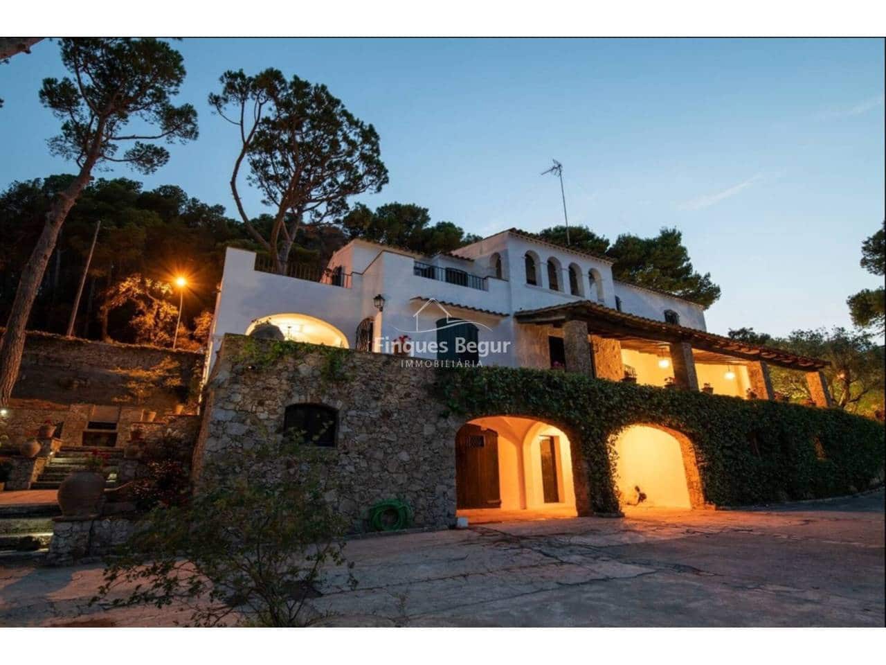 8 bedroom Villa for sale in Tamariu with pool garage - € 9,500,000 (Ref: 9694603)