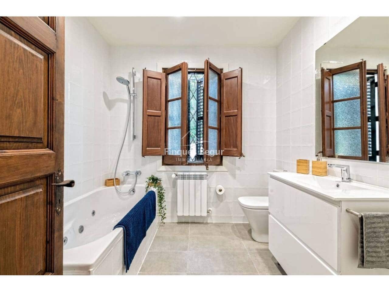 8 bedroom Villa for sale in Tamariu with pool garage - € 9,500,000 (Ref: 9694603)