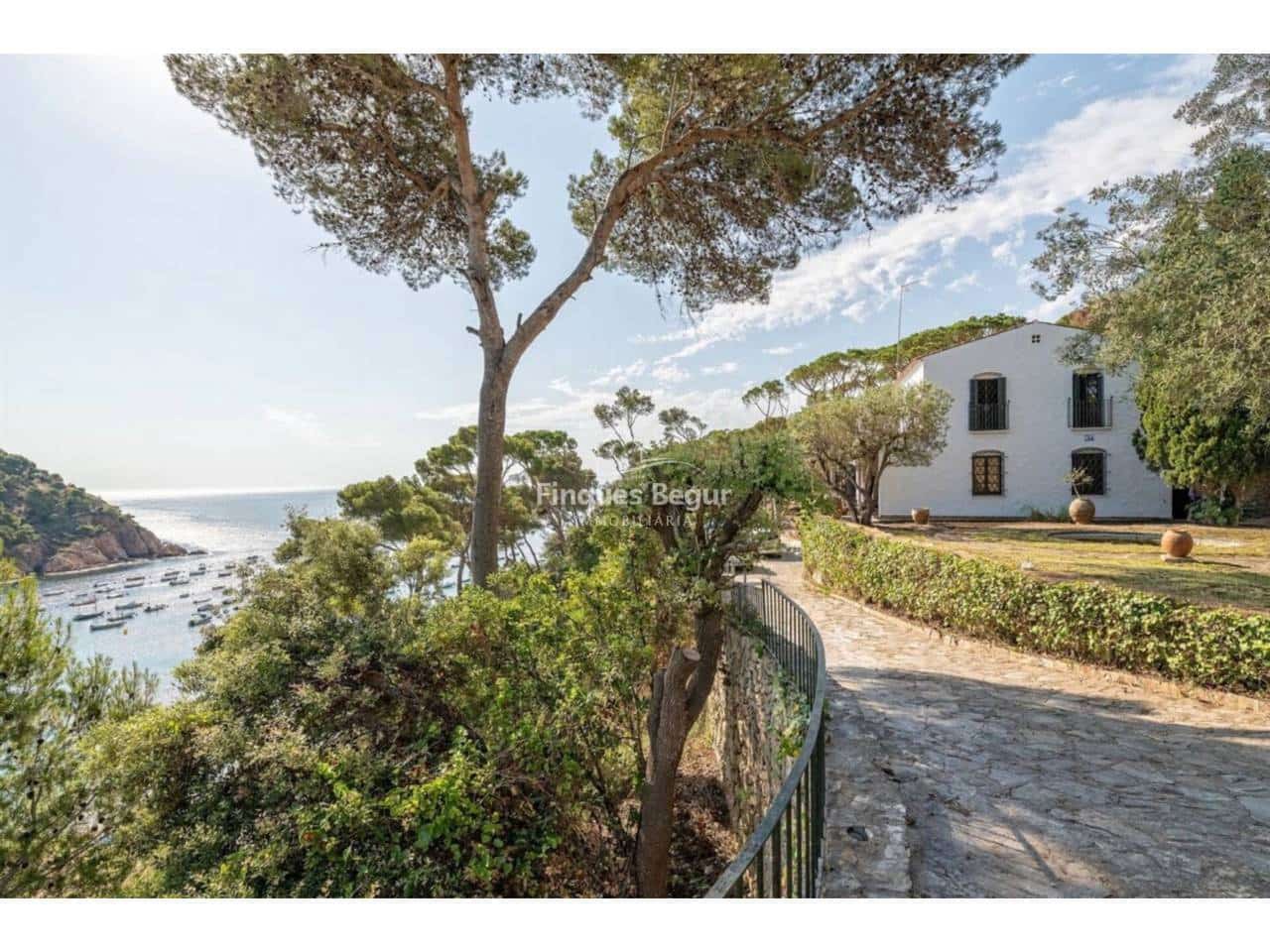 8 bedroom Villa for sale in Tamariu with pool garage - € 9,500,000 (Ref: 9694603)