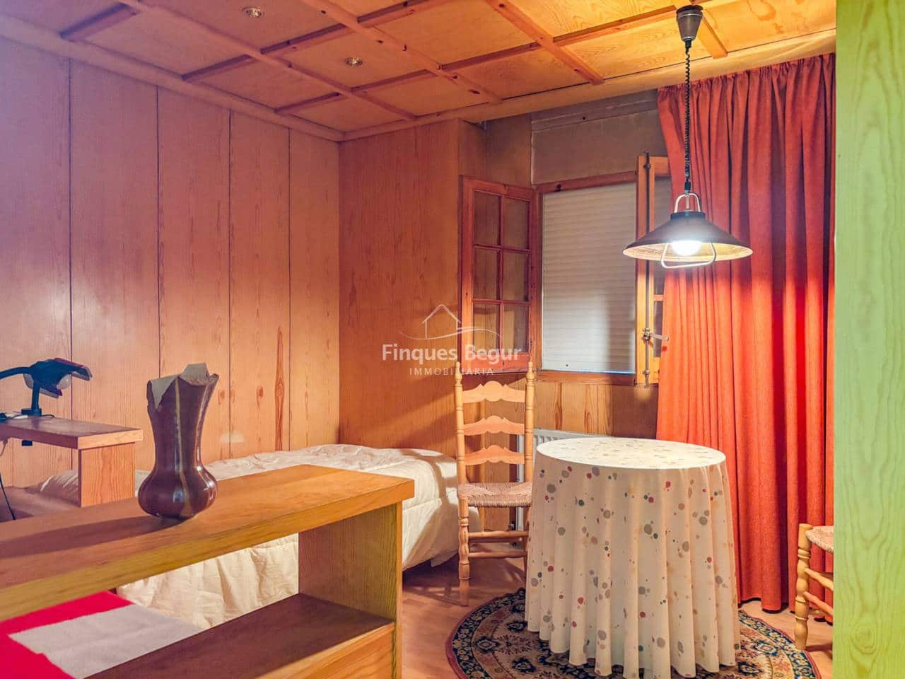 6 bedroom Villa for sale in Mont-ras with garage - € 500,000 (Ref: 9719374)