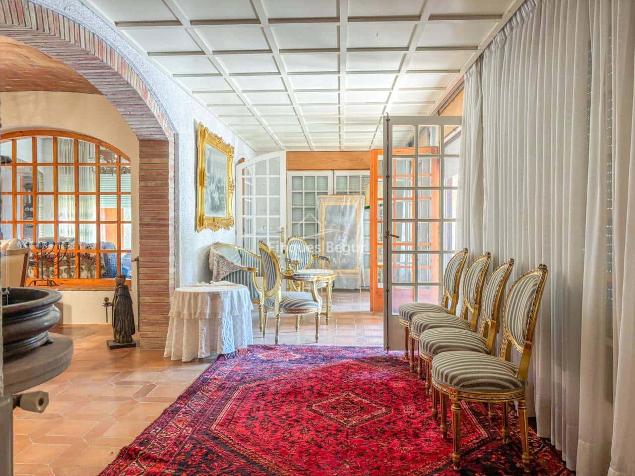 6 bedroom Villa for sale in Mont-ras with garage - € 500,000 (Ref: 9719374)