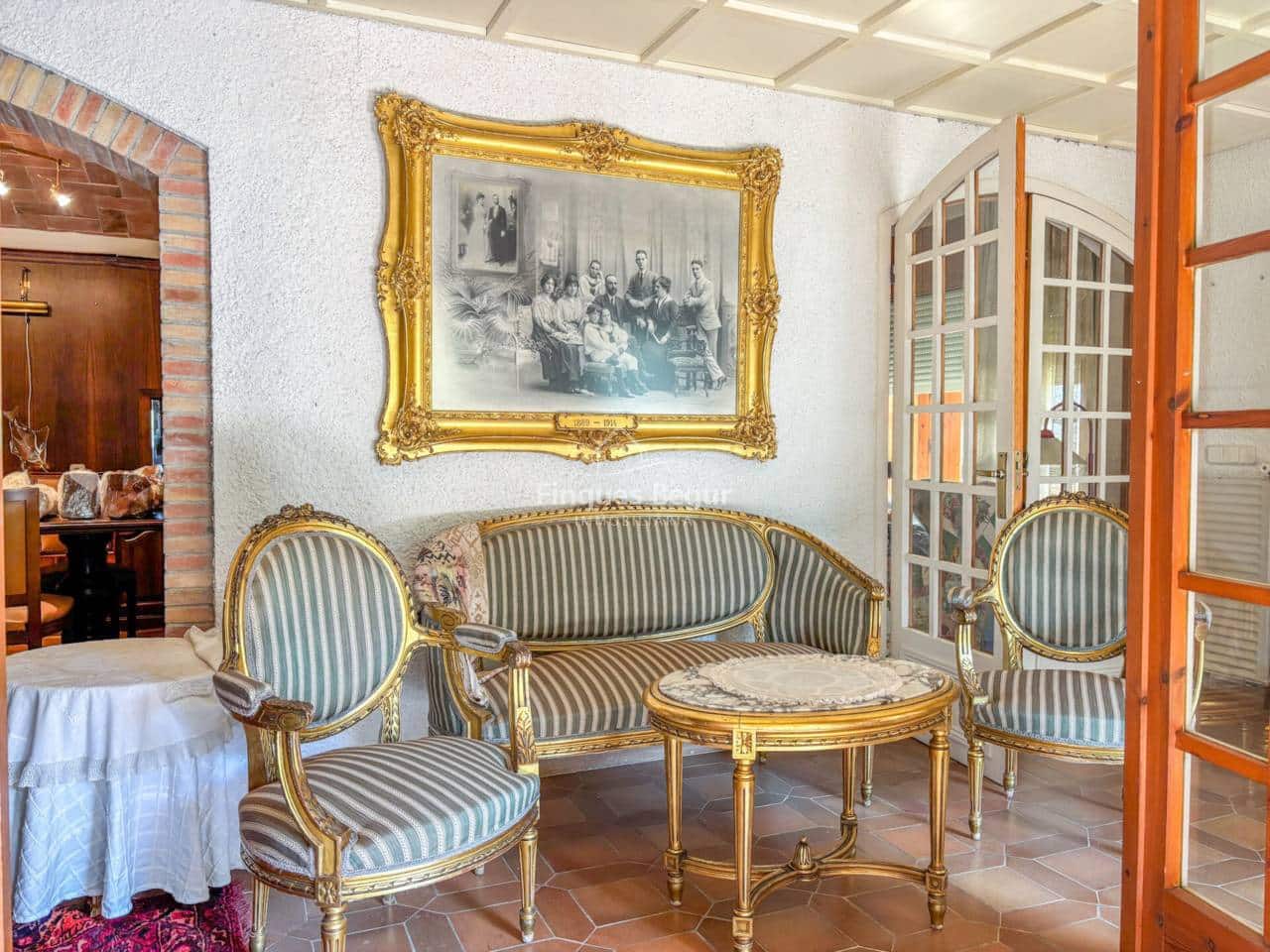 6 bedroom Villa for sale in Mont-ras with garage - € 500,000 (Ref: 9719374)