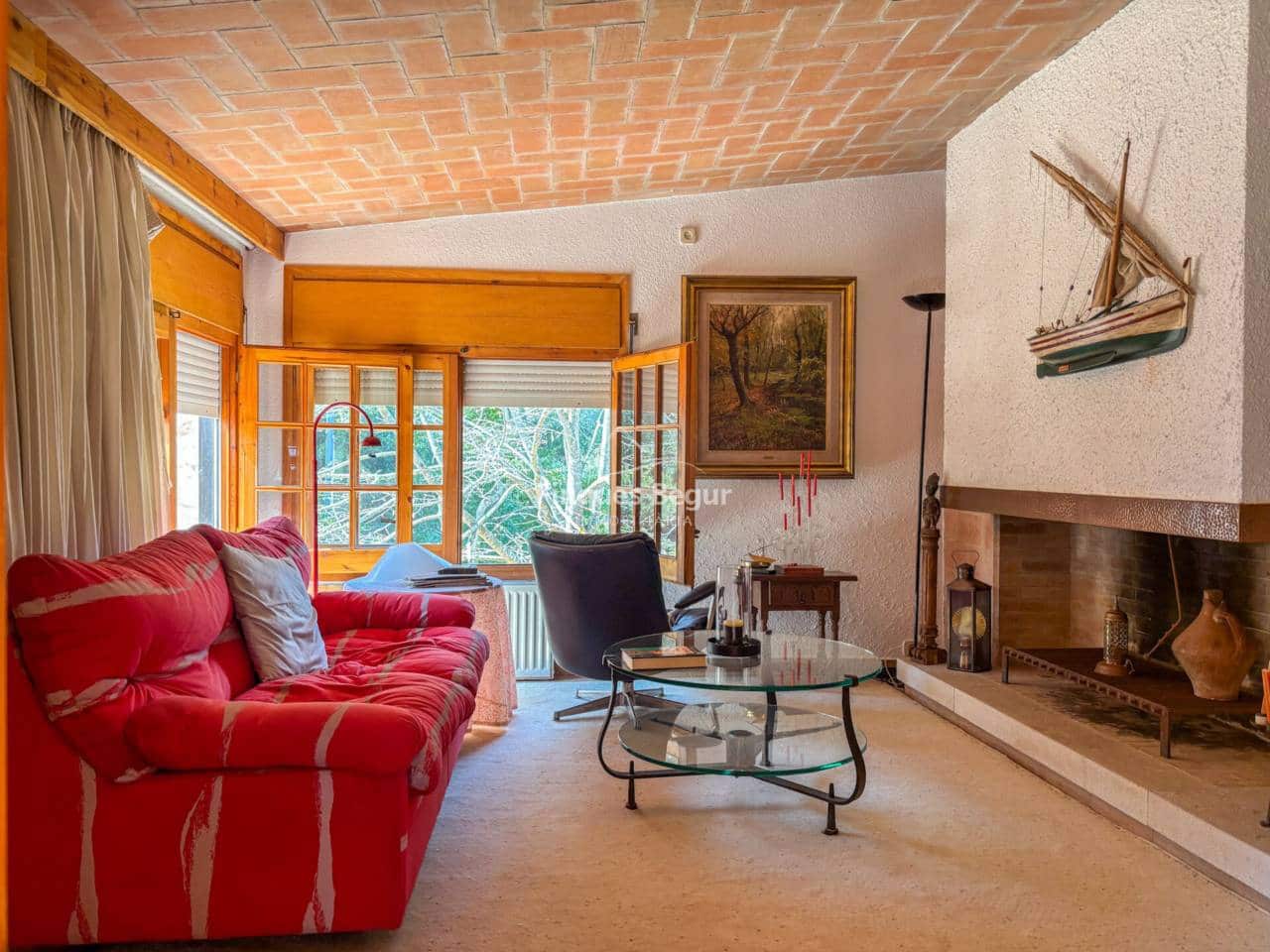 6 bedroom Villa for sale in Mont-ras with garage - € 500,000 (Ref: 9719374)