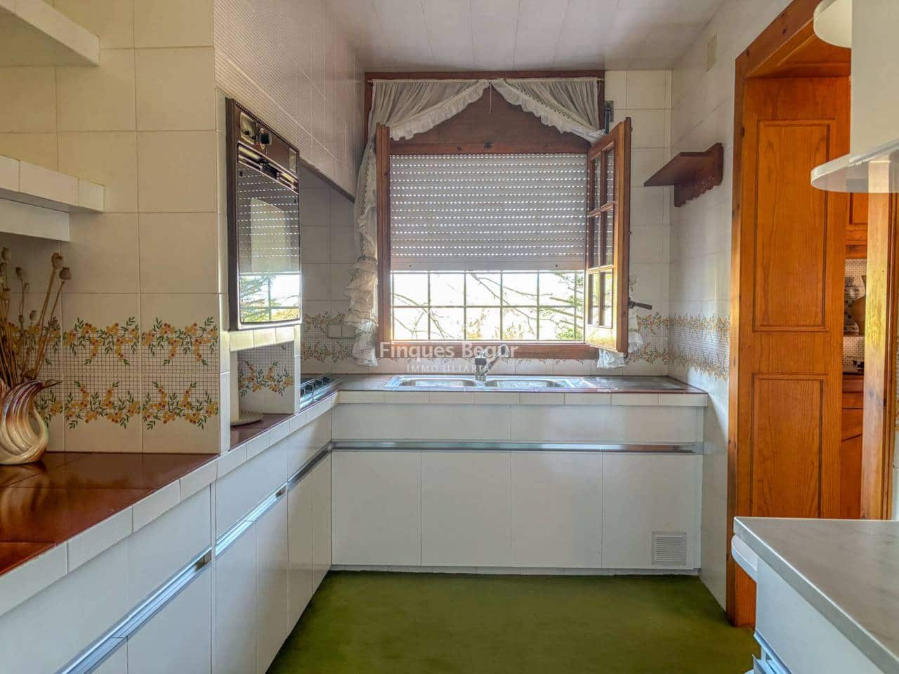 6 bedroom Villa for sale in Mont-ras with garage - € 500,000 (Ref: 9719374)