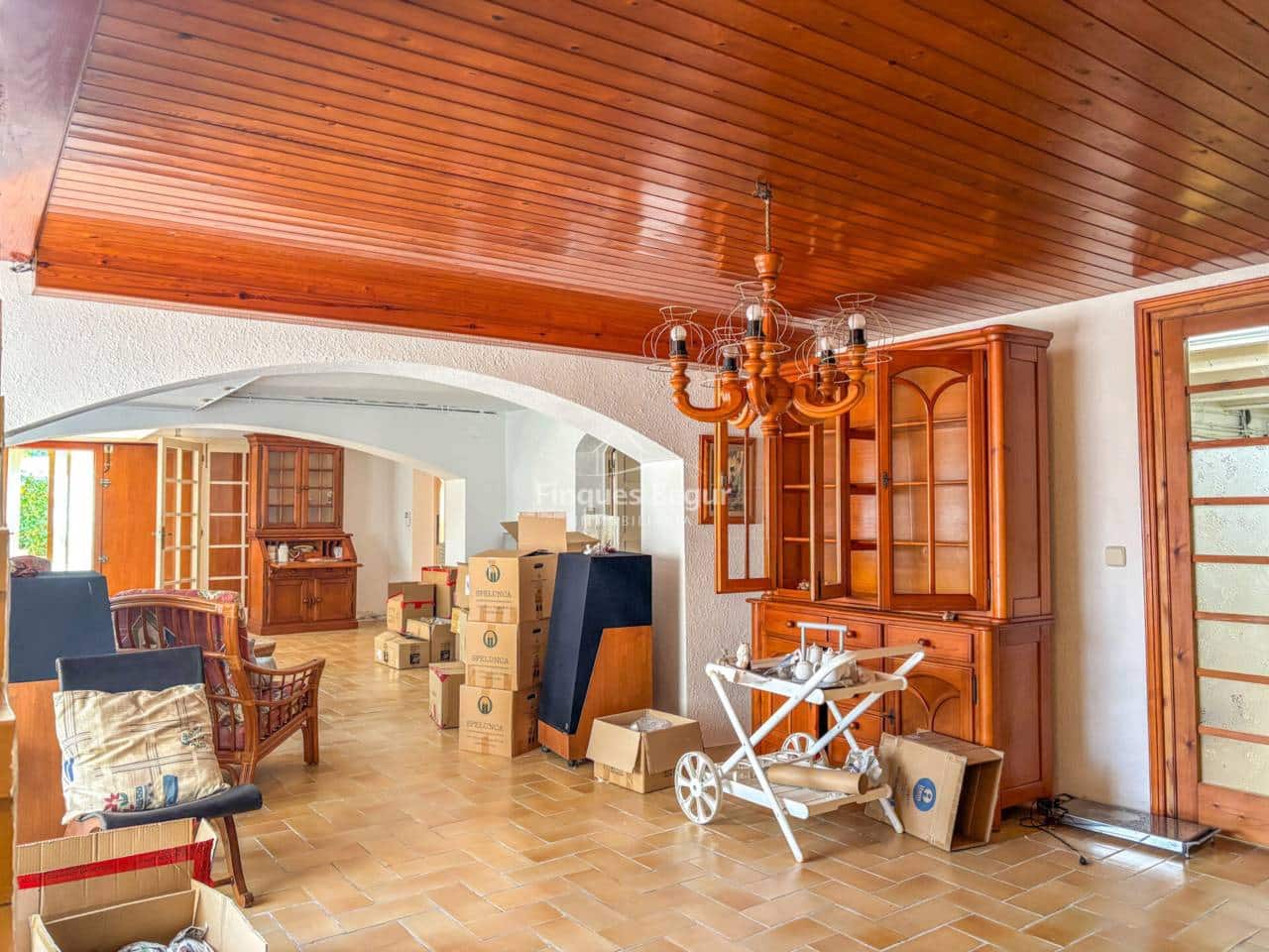 6 bedroom Villa for sale in Mont-ras with garage - € 500,000 (Ref: 9719374)