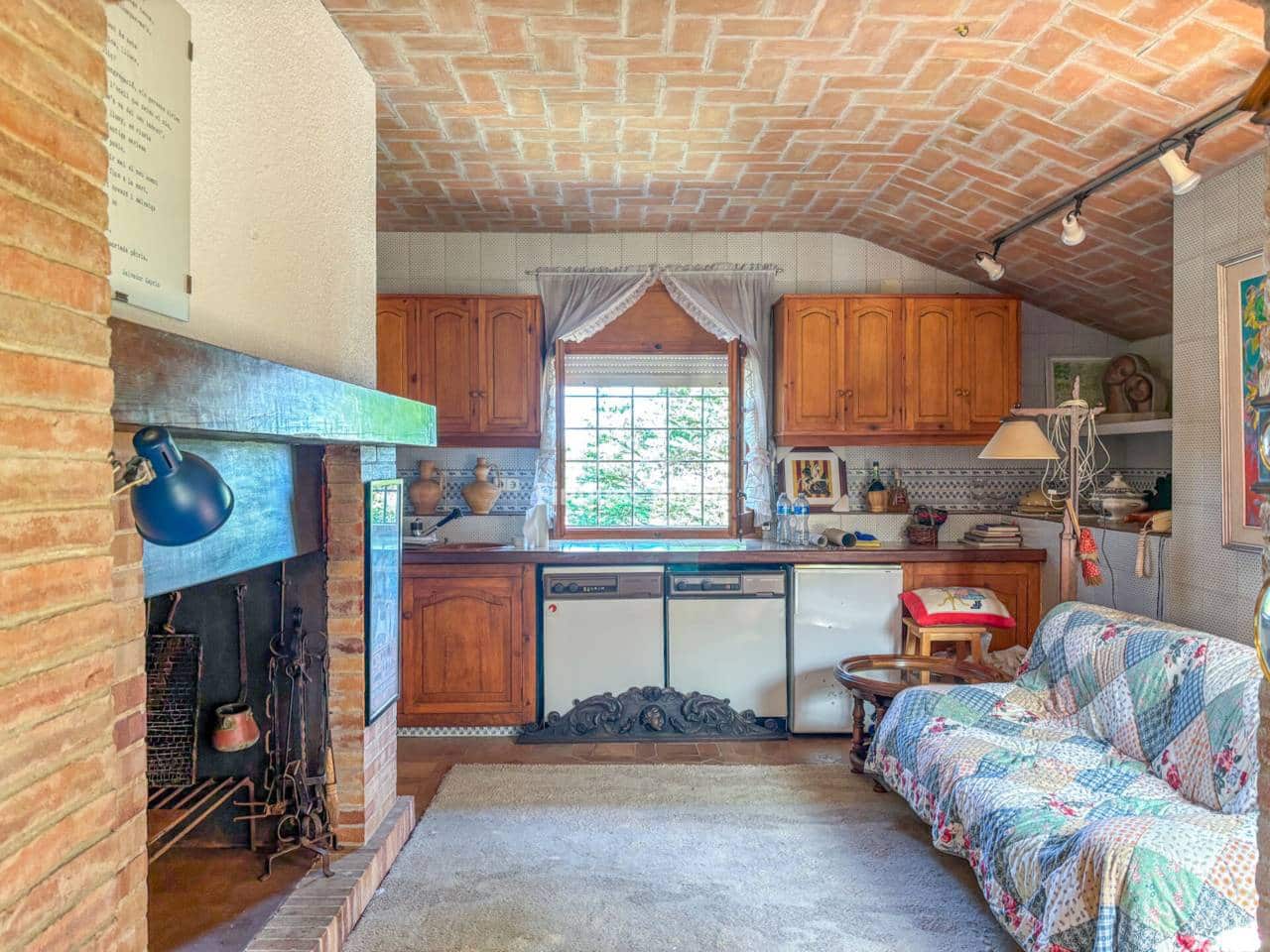 6 bedroom Villa for sale in Mont-ras with garage - € 500,000 (Ref: 9719374)