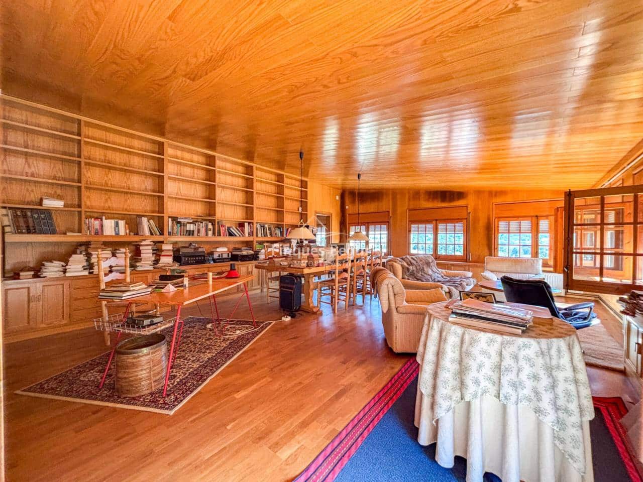 6 bedroom Villa for sale in Mont-ras with garage - € 500,000 (Ref: 9719374)