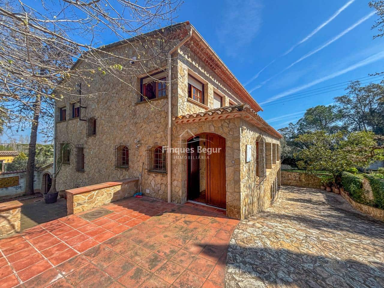 6 bedroom Villa for sale in Mont-ras with garage - € 500,000 (Ref: 9719374)