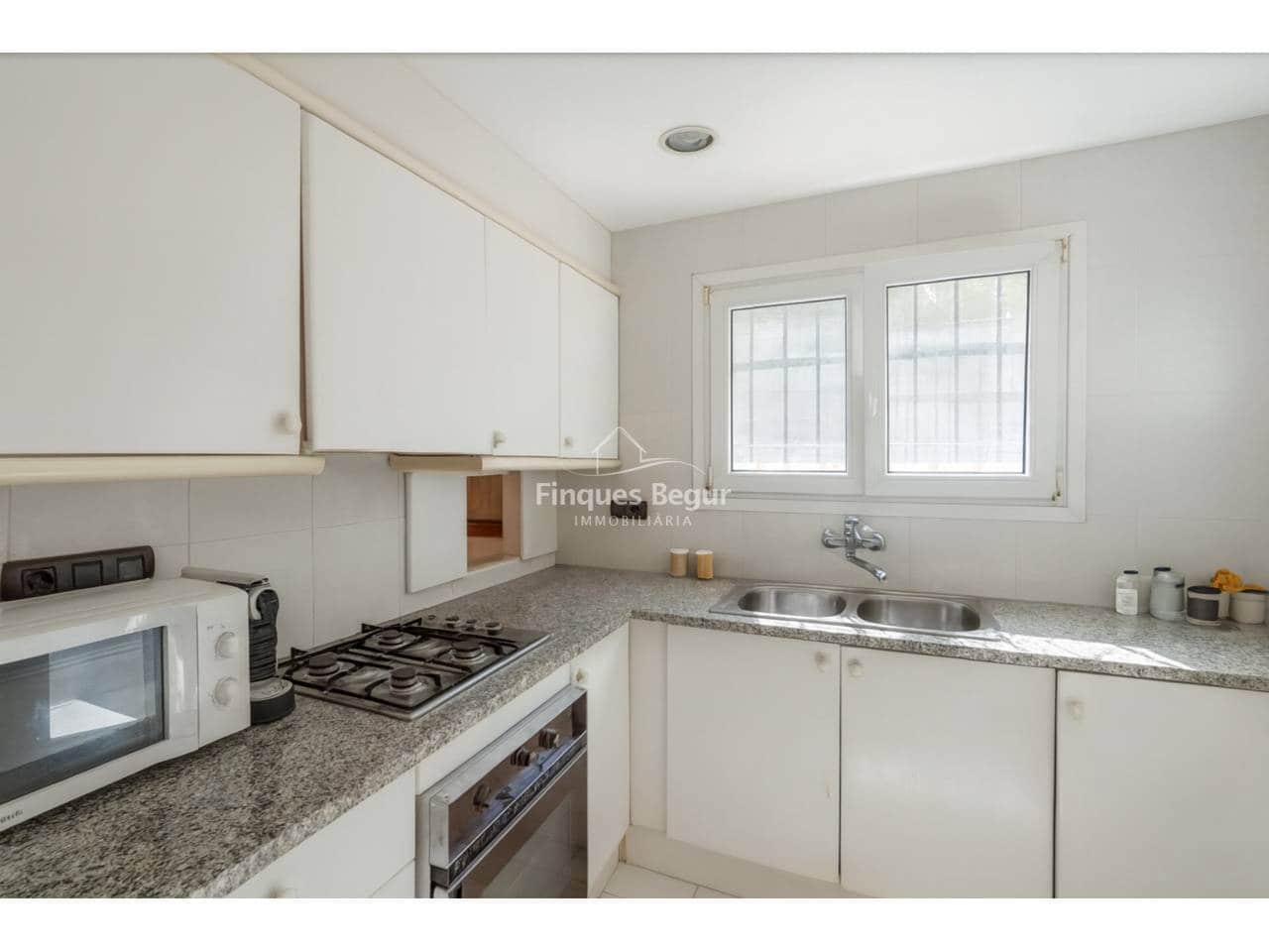 4 bedroom Villa for sale in Begur with garage - € 870,000 (Ref: 9735026)