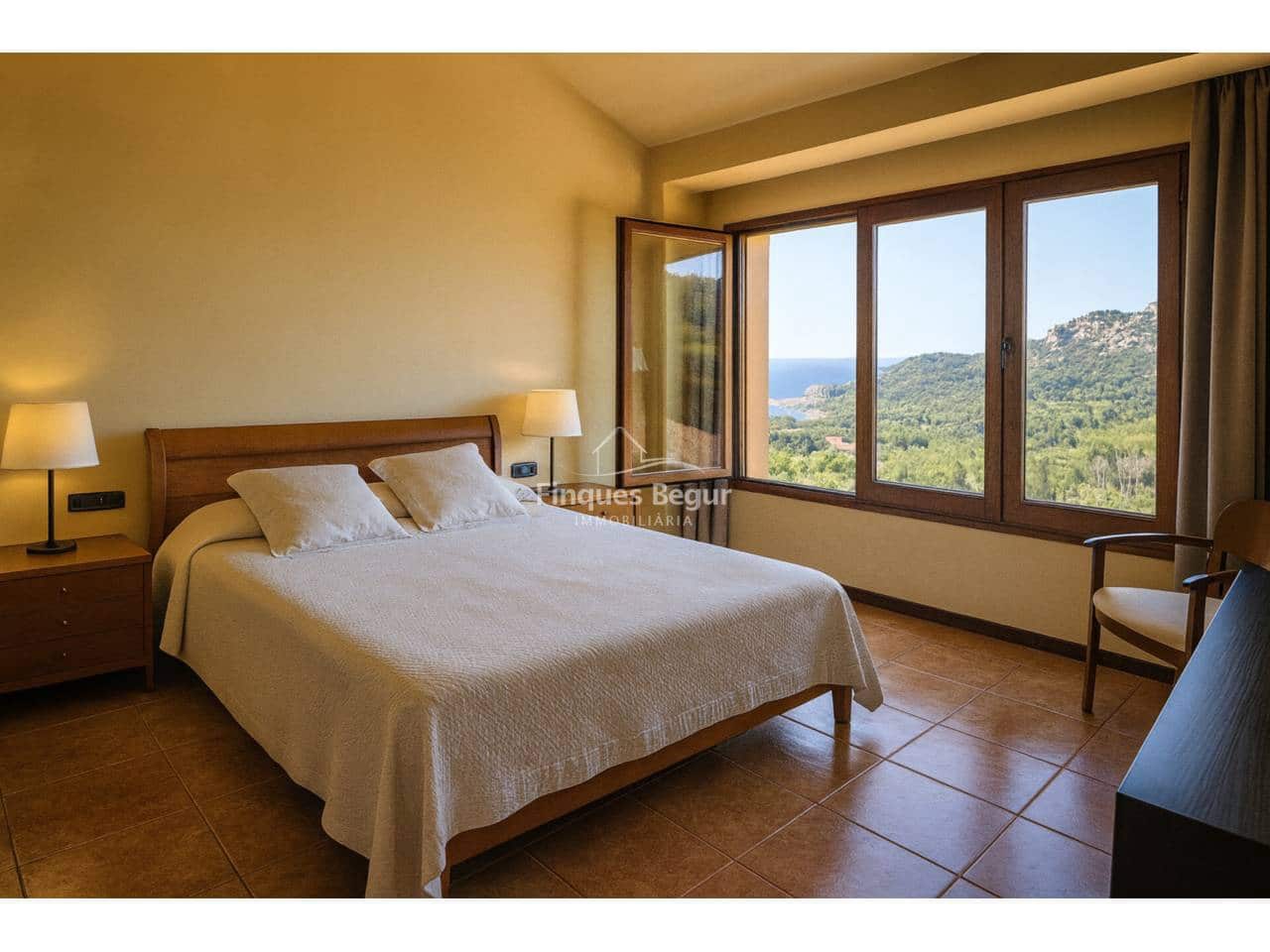 4 bedroom Villa for sale in Begur with garage - € 870,000 (Ref: 9735026)