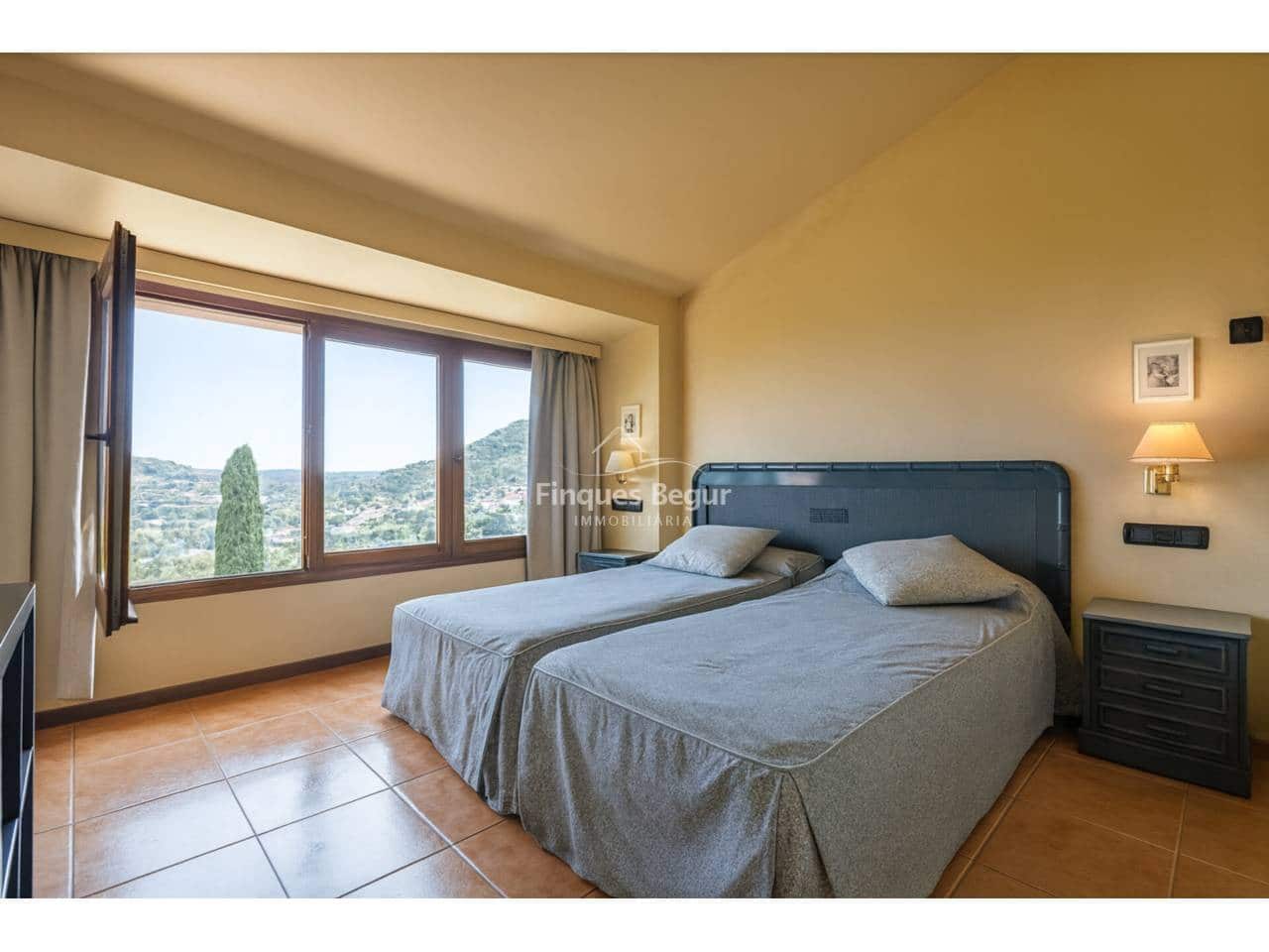 4 bedroom Villa for sale in Begur with garage - € 870,000 (Ref: 9735026)