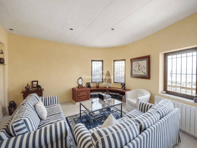 3 camera da letto Villa in vendita in Pals con piscina garage - 490.000 € (Rif: 9737784)