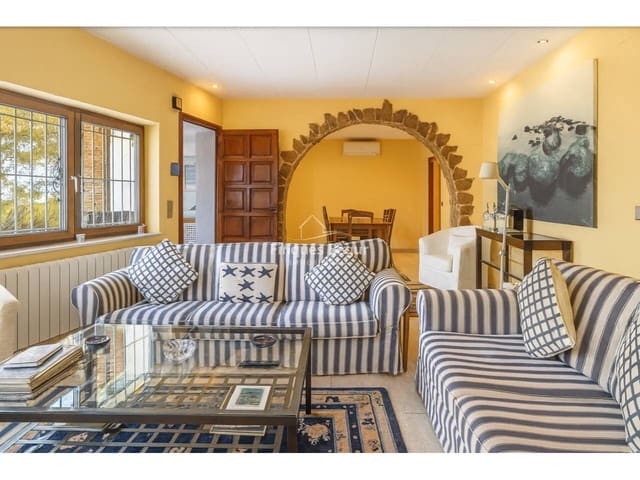 3 camera da letto Villa in vendita in Pals con piscina garage - 490.000 € (Rif: 9737784)