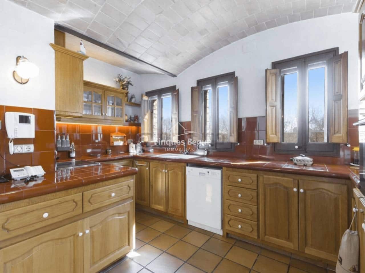 7 soveværelse Finca/Landehus til salg i Peratallada med garage - € 2.400.000 (Ref: 9743147)