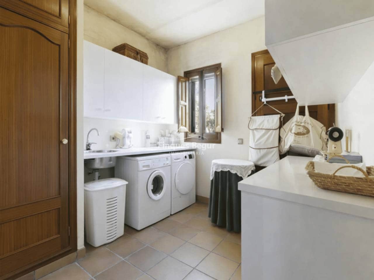 7 soveværelse Finca/Landehus til salg i Peratallada med garage - € 2.400.000 (Ref: 9743147)