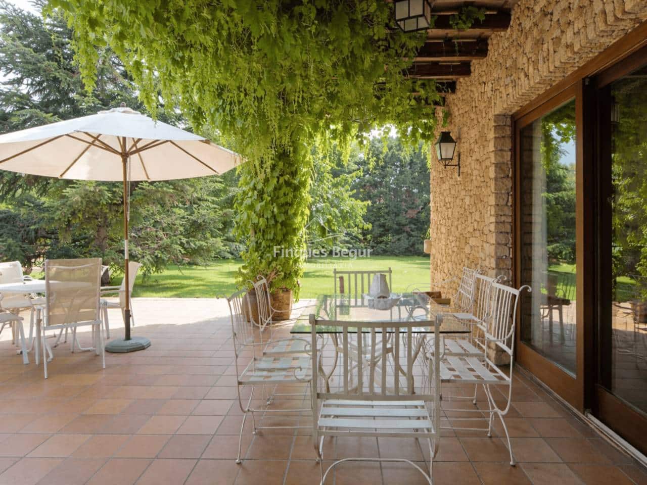 7 soveværelse Finca/Landehus til salg i Peratallada med garage - € 2.400.000 (Ref: 9743147)