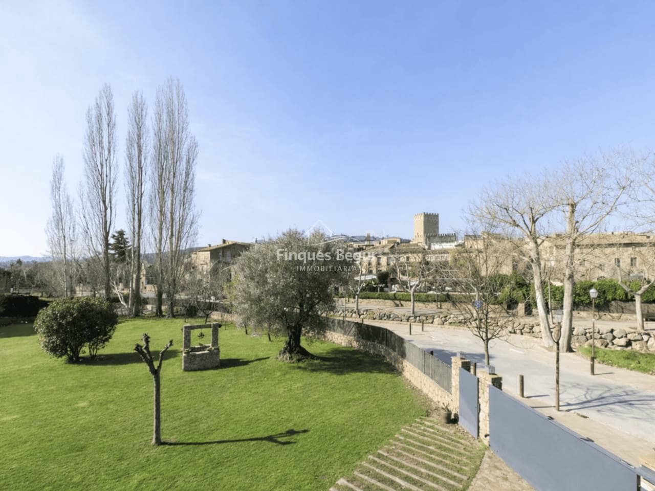 7 soveværelse Finca/Landehus til salg i Peratallada med garage - € 2.400.000 (Ref: 9743147)