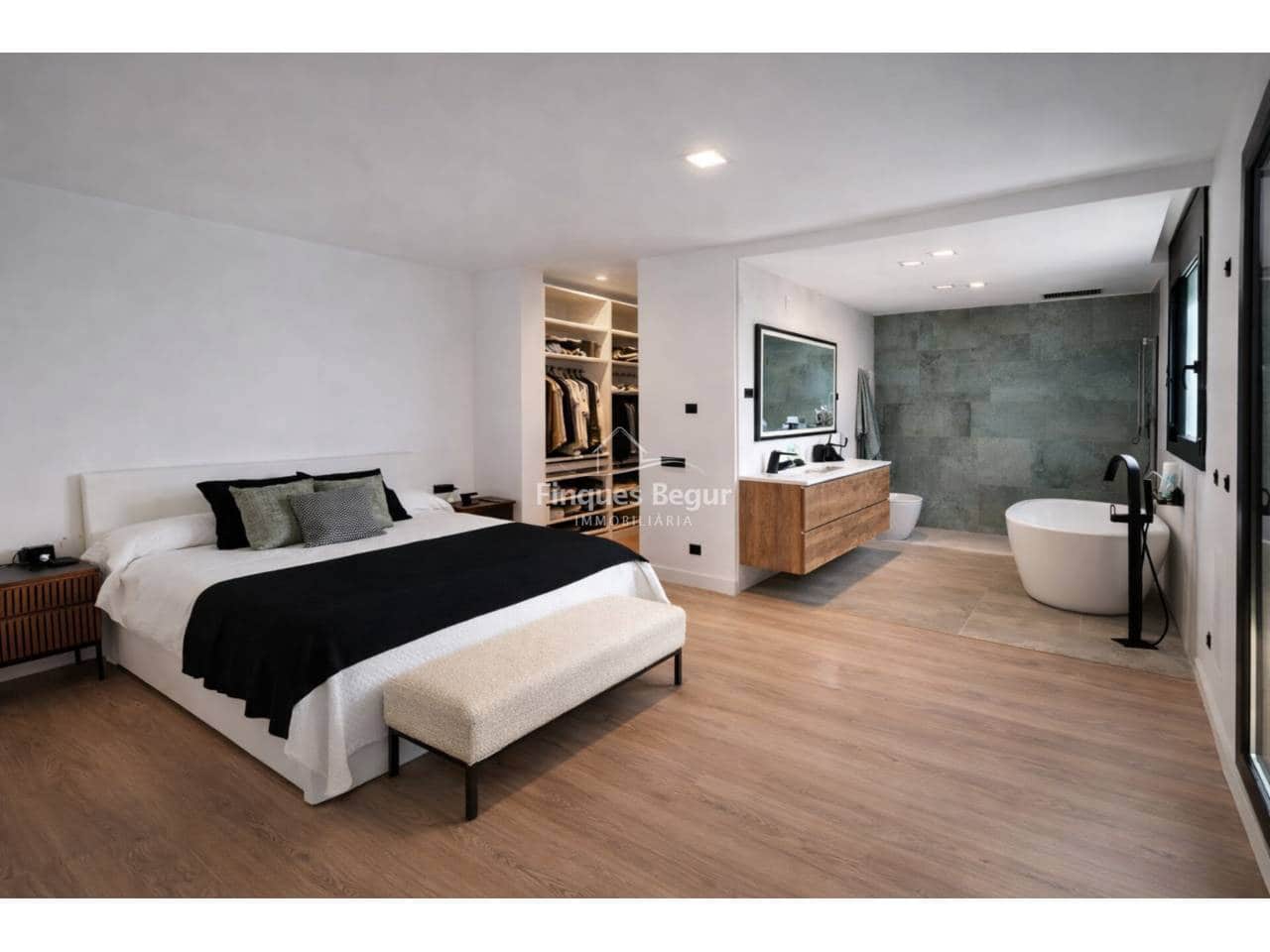 4 slaapkamer Villa te koop in Santa Cristina d'Aro met zwembad garage - € 1.560.000 (Ref: 9798491)