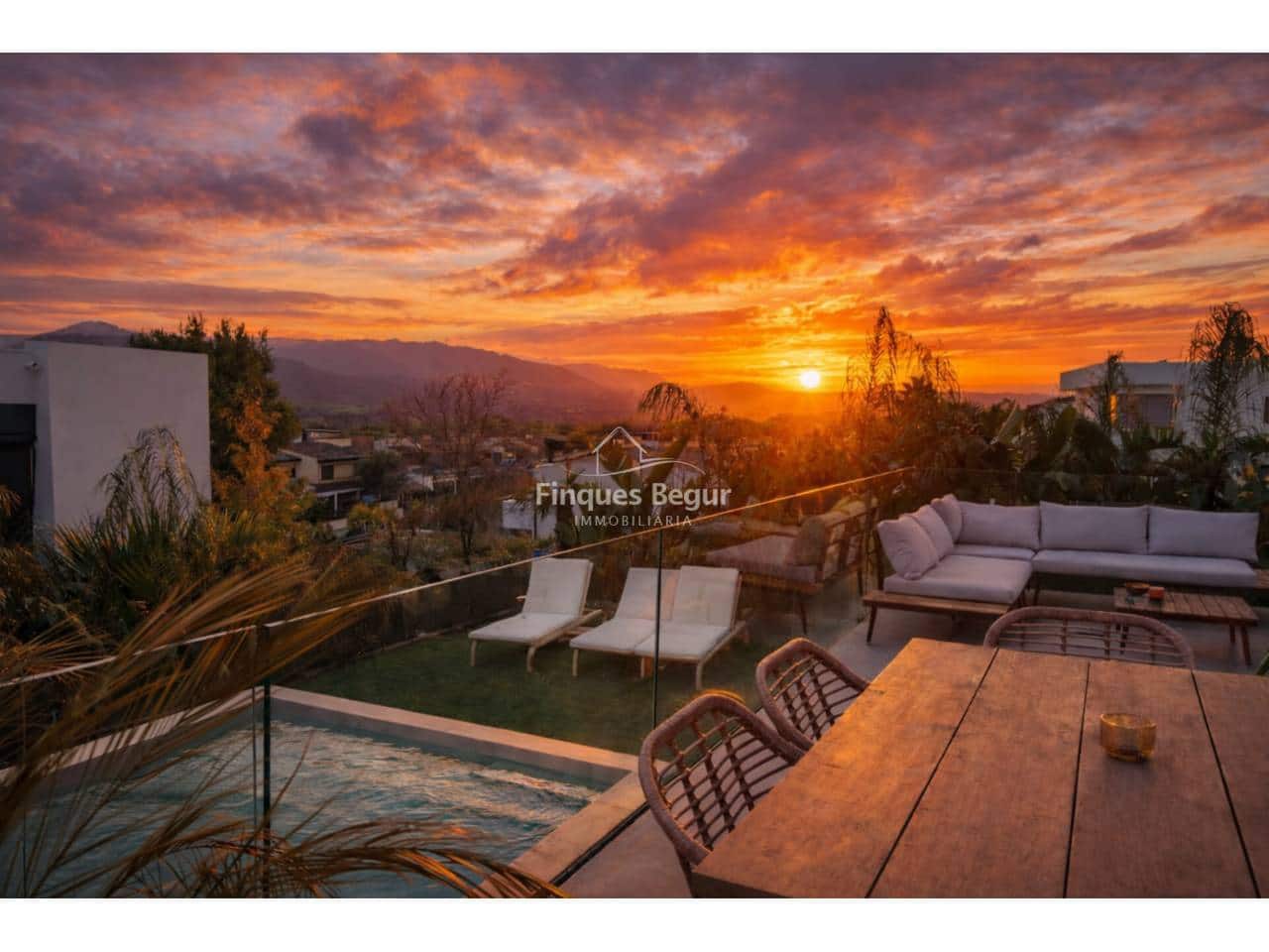 4 slaapkamer Villa te koop in Santa Cristina d'Aro met zwembad garage - € 1.560.000 (Ref: 9798491)