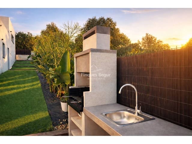 Chalet de 4 habitaciones en Santa Cristina d'Aro en venta con piscina garaje - 1.560.000 € (Ref: 9798491)