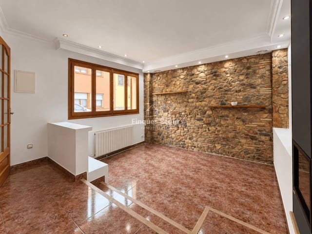Adosado de 3 habitaciones en Mont-ras en venta con garaje - 410.000 € (Ref: 9838822)