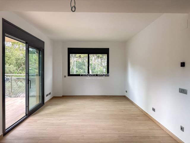 3 soveværelse Lejlighed til salg i Pals med swimmingpool garage - € 350.000 (Ref: 9943263)